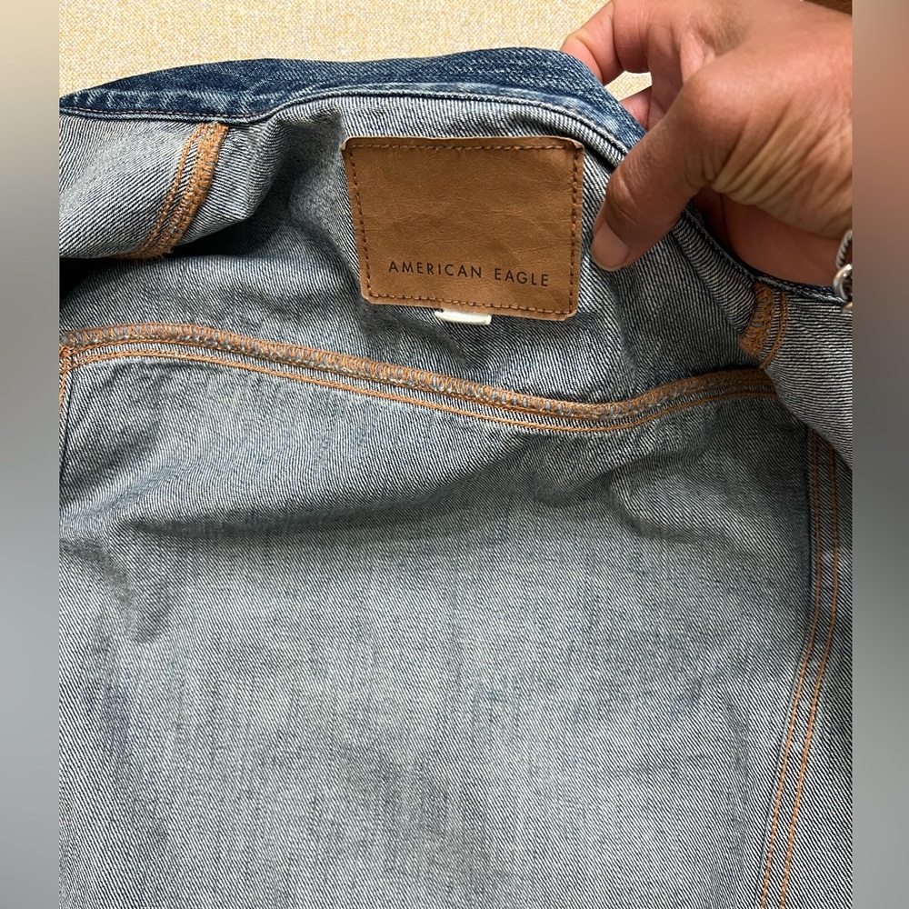 ❤️ American Eagle Outfitters Blue Denim Jacket with Brown Accents- Classic fit. - Picture 6 of 7